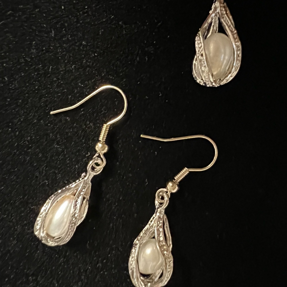 Freshwater Pearl Set Necklace Surrounded 18k Gold Plated Cage w white Sapphires - Picture 6 of 12